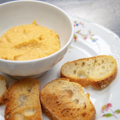 Le houmous et ses toasts