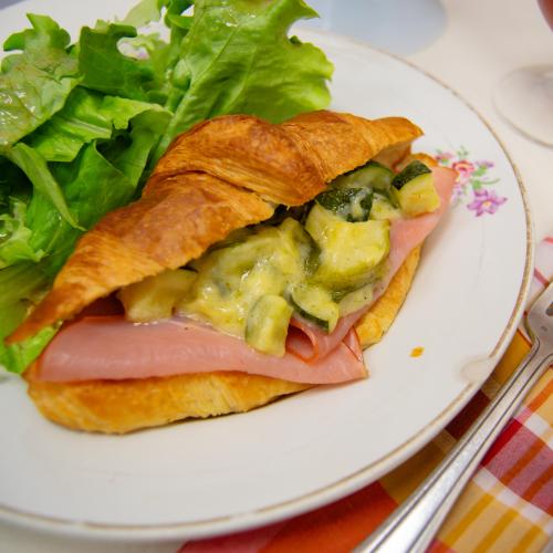 Le croissant aux courgettes à la crème et bacon